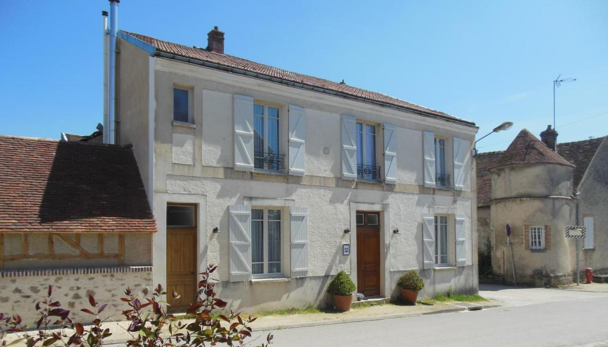 Le bâtiment des chambres d'hôtes photo de la maison d'hôtes L'expressoir à Marnay-sur-Seine